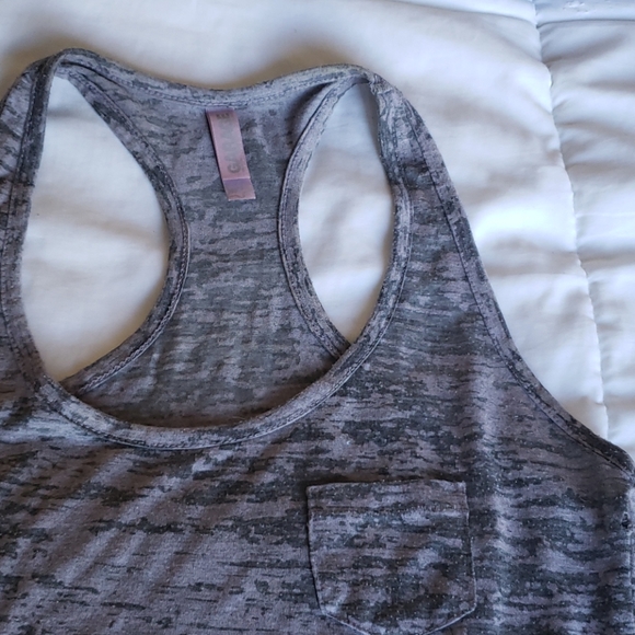 Cute top - Picture 2 of 4